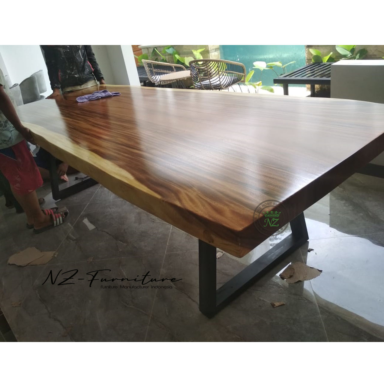 Solid Suar Albazia Saman Wood Live Edge Dining Table With Steel Legs